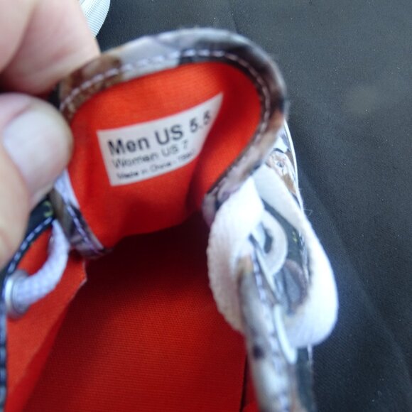 VANS ASPCA Limited Edition Cat Sneakers Women 7 NWOT - Picture 9 of 9